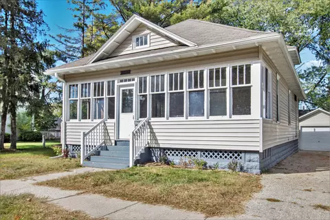 1327 Columbus Ave, Grand Haven, MI 49417
