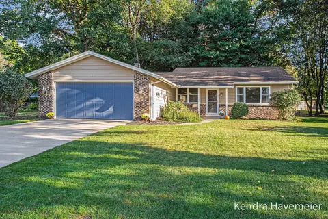 6328 Patagonia Dr SE, Grand Rapids, MI 49546