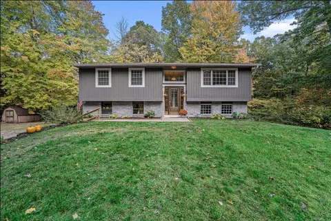 16724 140th Ave, Nunica, MI 49448