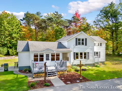 13351 State Rd, Nunica, MI 49448