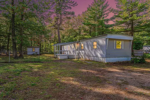 961 W Lakewood Rd, Twin Lake, MI 49457
