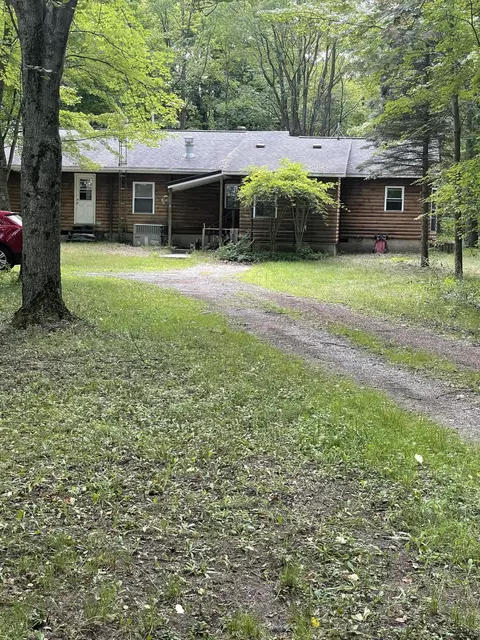 2023 E Sugar Grove Rd, Scottville, MI 49454