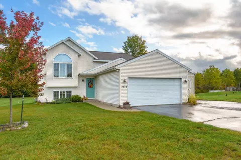 1073 Sun Valley Ln, Allegan, MI 49010