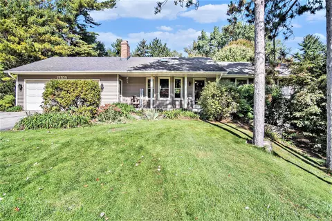 15709 Ryan Dr, Holland, MI 49424