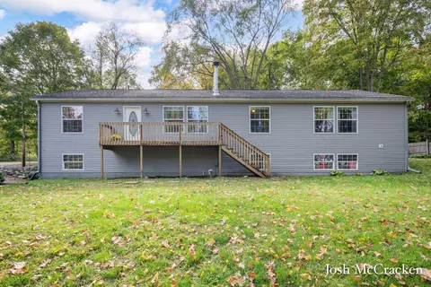 13198 Grand River Dr SE, Lowell, MI 49331