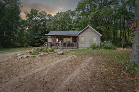 1012 N Bridge St, Belding, MI 48809