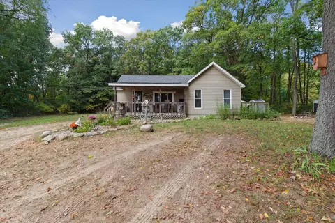 1012 N Bridge St, Belding, MI 48809 photo 3