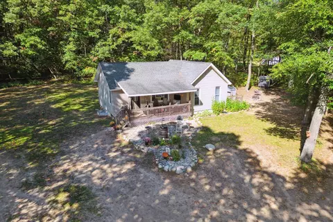 1012 N Bridge St, Belding, MI 48809 photo 2