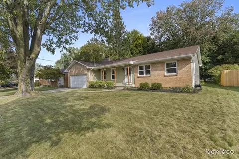 5252 Kimball Ave SE, Kentwood, MI 49508