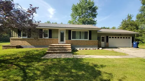 2315 E 8th St, White Cloud, MI 49349