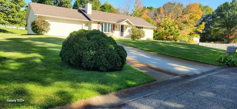 5975 Aster Dr, Battle Creek, MI 49014