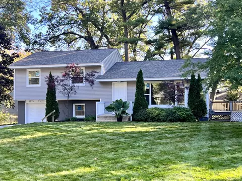 1675 Kregel Ave, Muskegon, MI 49442
