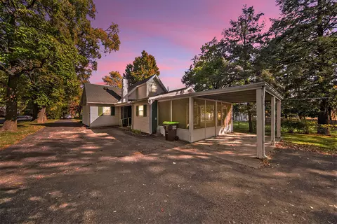 937 W Maumee St, Adrian, MI 49221