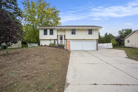 7858 Emberly Dr, Jenison, MI 49428