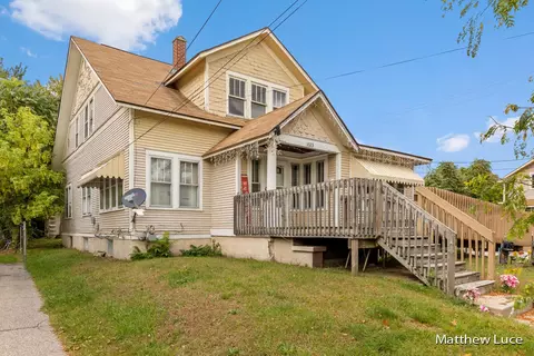 1023 Alexander St SE, Grand Rapids, MI 49507