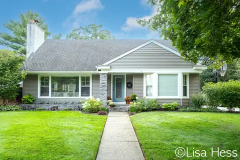 1296 Cambridge Dr SE, Grand Rapids, MI 49506