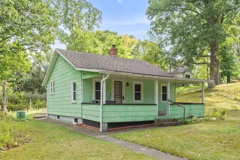 33 S Bronson St, New Buffalo, MI 49117