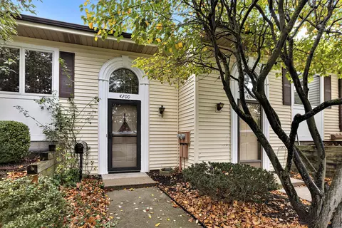 4200 Eastcastle Ct SE, Grand Rapids, MI 49508