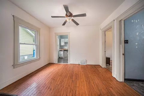 910 Seymour Ave, Jackson, MI 49202 photo 5