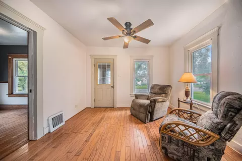 910 Seymour Ave, Jackson, MI 49202 photo 4