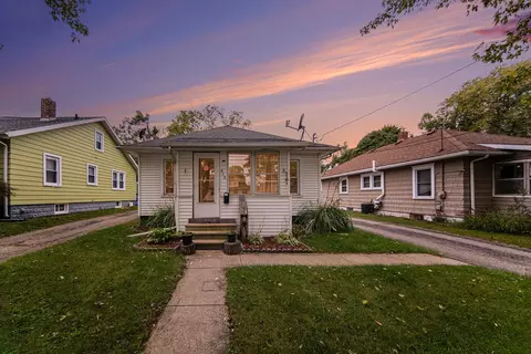 910 Seymour Ave, Jackson, MI 49202