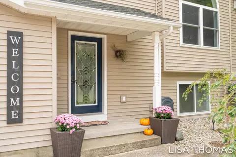 10088 Emma Dr, Greenville, MI 48838