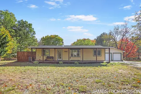 5775 E Pontaluna Rd, Fruitport, MI 49415