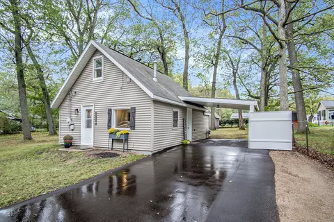 14984 Groesbeck St, Grand Haven, MI 49417