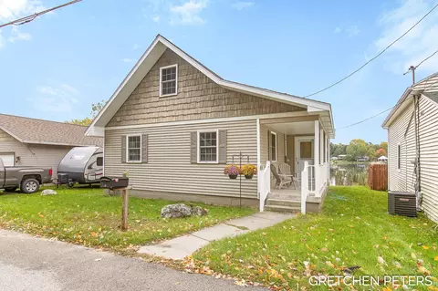 474 S Shore Dr, Caledonia, MI 49316