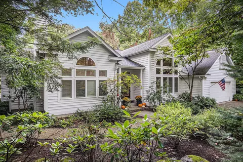 17860 W Spring Lake Rd, Spring Lake, MI 49456