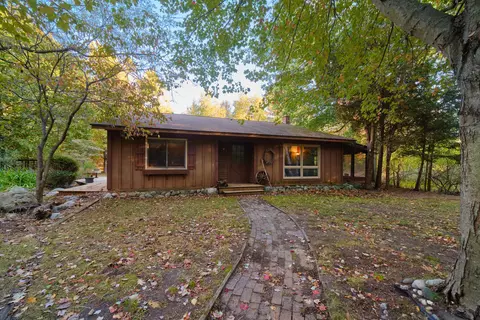 9087 Arborvitae Dr, Onekama, MI 49675
