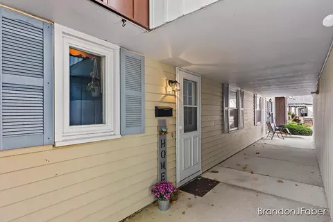 7771 Coachman Ln, Jenison, MI 49428