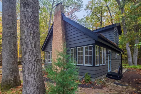 3906 Oakdale Dr, Michiana Shores, IN 46360