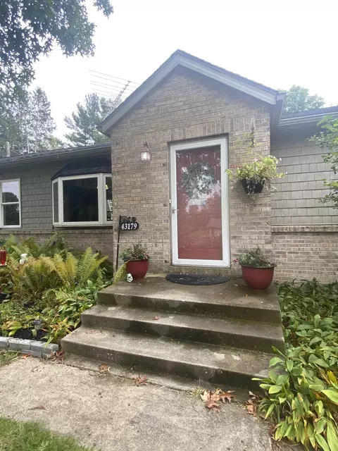 43179 Parkhurst Dr, Decatur, MI 49045