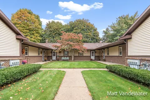 7523 Pine Grove Dr #6, Jenison, MI 49428