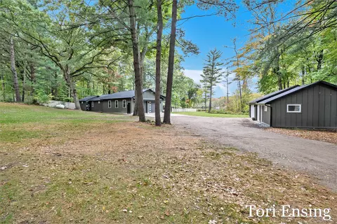 1520 S Vining Rd, Greenville, MI 48838