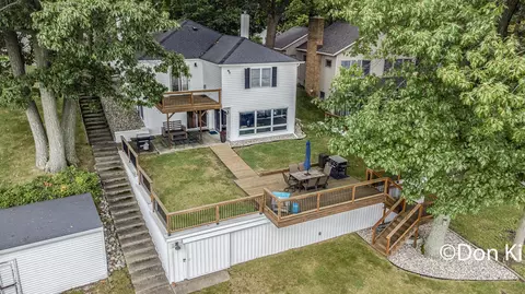 621 Woodland Dr, Stanton, MI 48888