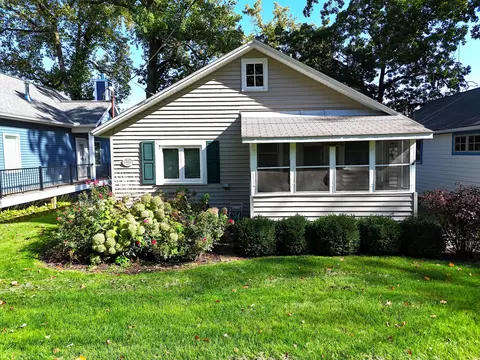 33696 Forest Beach Dr, Eau Claire, MI 49111