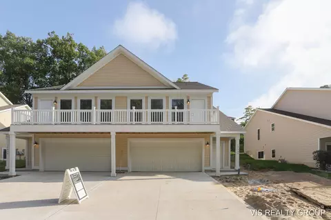 17537 Beechwood Ln, Spring Lake, MI 49456