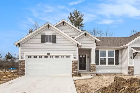 17037 Clayton Dr, Nunica, MI 49448