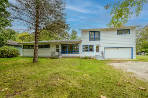7193 Little Paw Paw Lake Rd, Coloma, MI 49038