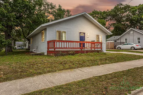 1162 Burton Rd, Muskegon, MI 49442