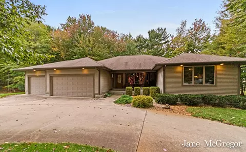 187 W Pontaluna Rd, Norton Shores, MI 49444