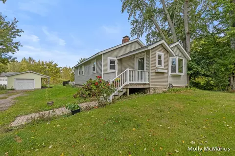 13833 Van Buren St, Holland, MI 49424