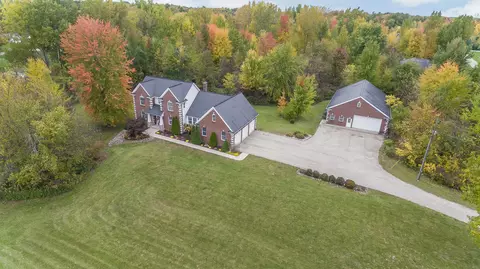4004 Hidden Meadows Dr, Wayland, MI 49348