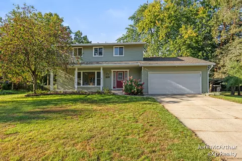 2480 Saratoga Dr NE, Grand Rapids, MI 49525