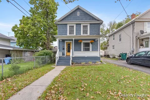 324 Bartlett St, Lansing, MI 48915