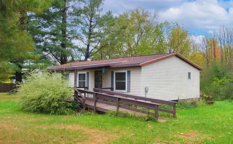 42956 6th Ave, Bloomingdale, MI 49026