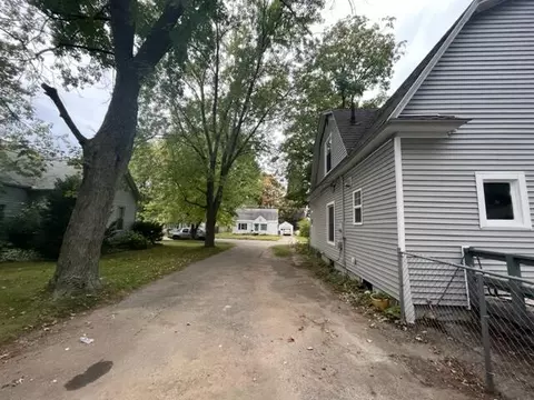 928 Pleasant St, Belding, MI 48809 photo 5