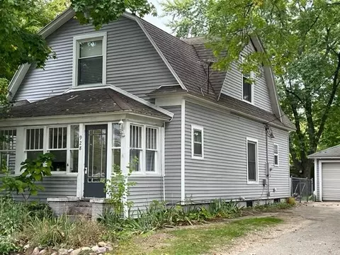 928 Pleasant St, Belding, MI 48809